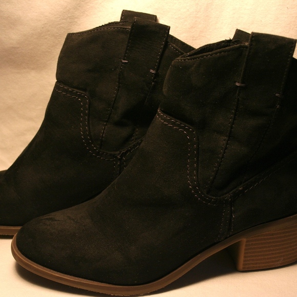 Merona Brown Booties with heel Size 7.5 - Picture 2 of 5